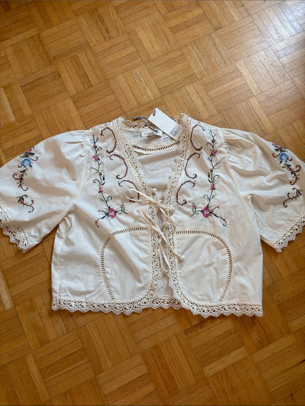 Jennifer & Grace Women’s Cream Embroidered Lace-Trim Tie-Front Top